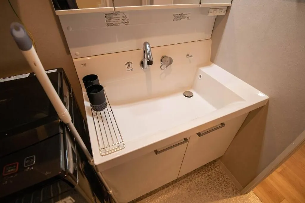 Apartment 浅草禅心居202室 浅草駅徒歩15分 2024年4月ニューオープン 43平米丸貸し切り ダブルベット2台と畳敷き布団2組 家庭式用品設備完備 Tokyo